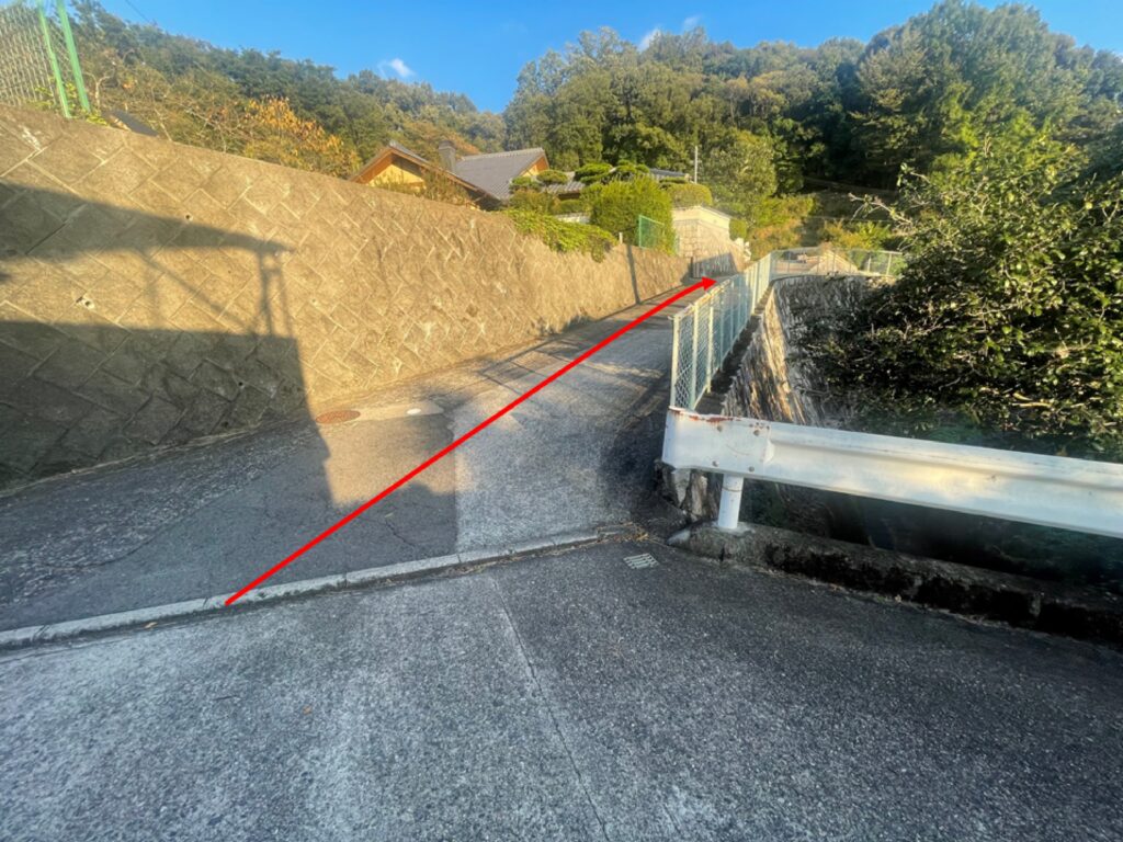石屋神社の小路ルートの坂道