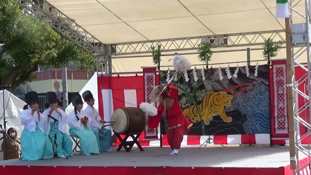 春こい祭りの煤掃き