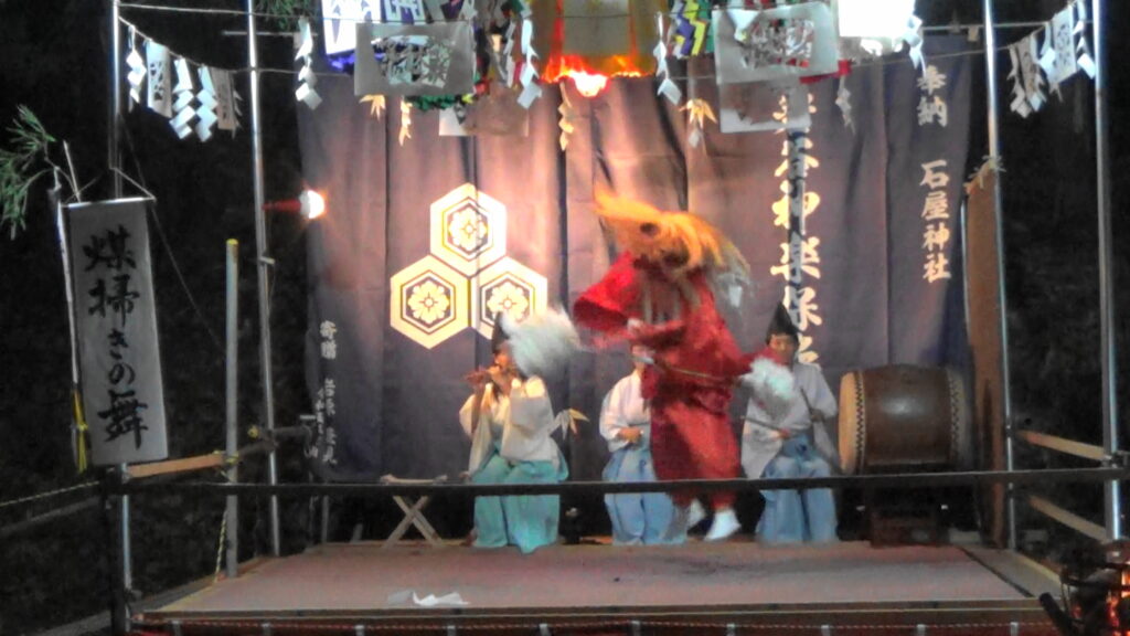 煤掃きの舞のシーン