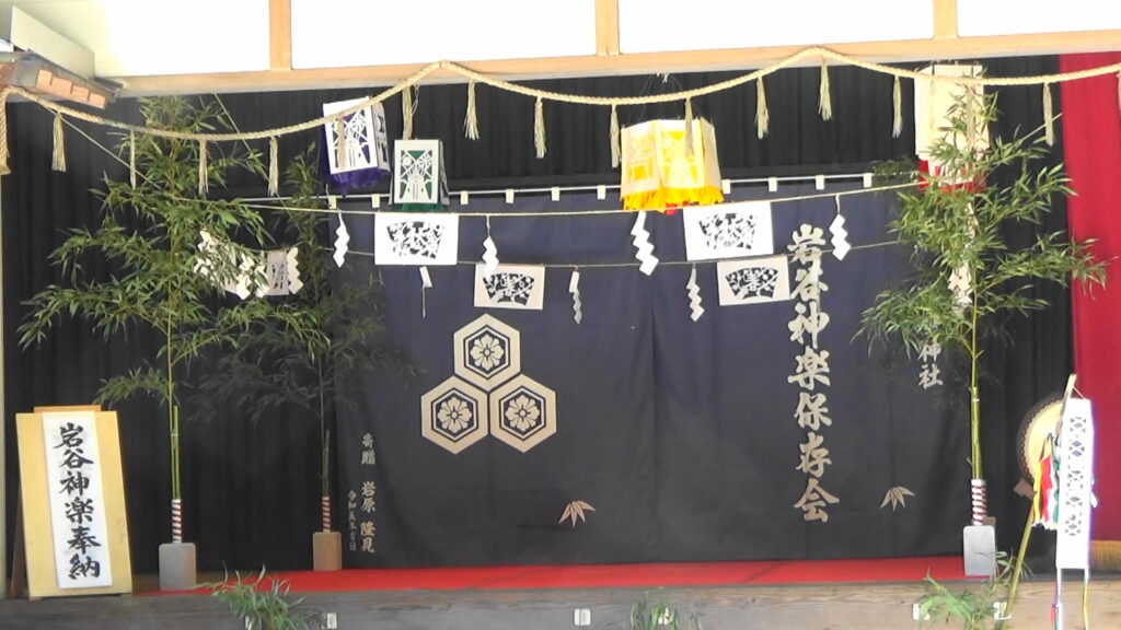 宇那木神社 神楽殿の様子